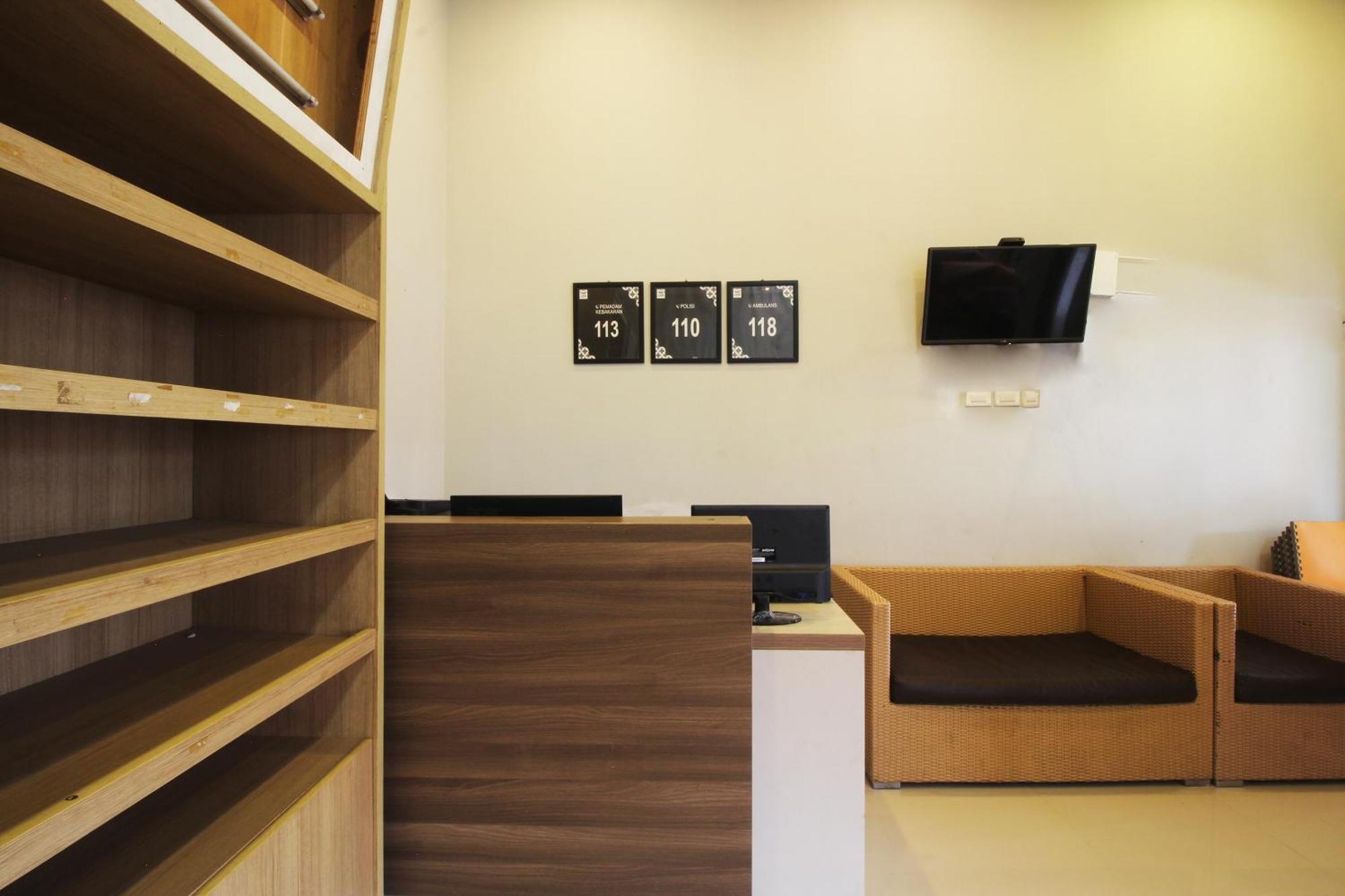 Oyo Life 2273 Pratama Homestay Bandar Lampung Exterior photo